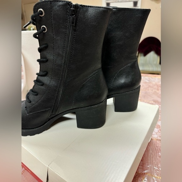 Women's Sheilaa Lace-Up Zip Lug Combat Booties, - Picture 3 of 10